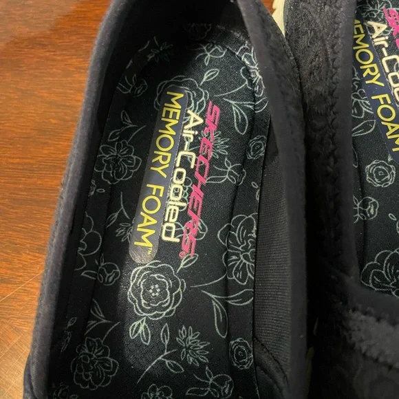 Sketchers - Picture 2 of 7